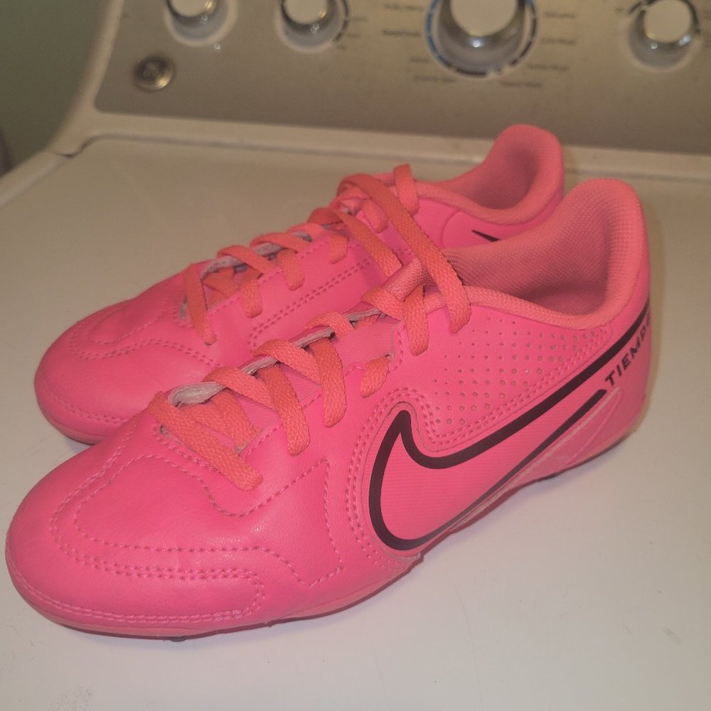 Nike soccer cleats size 1.5Y